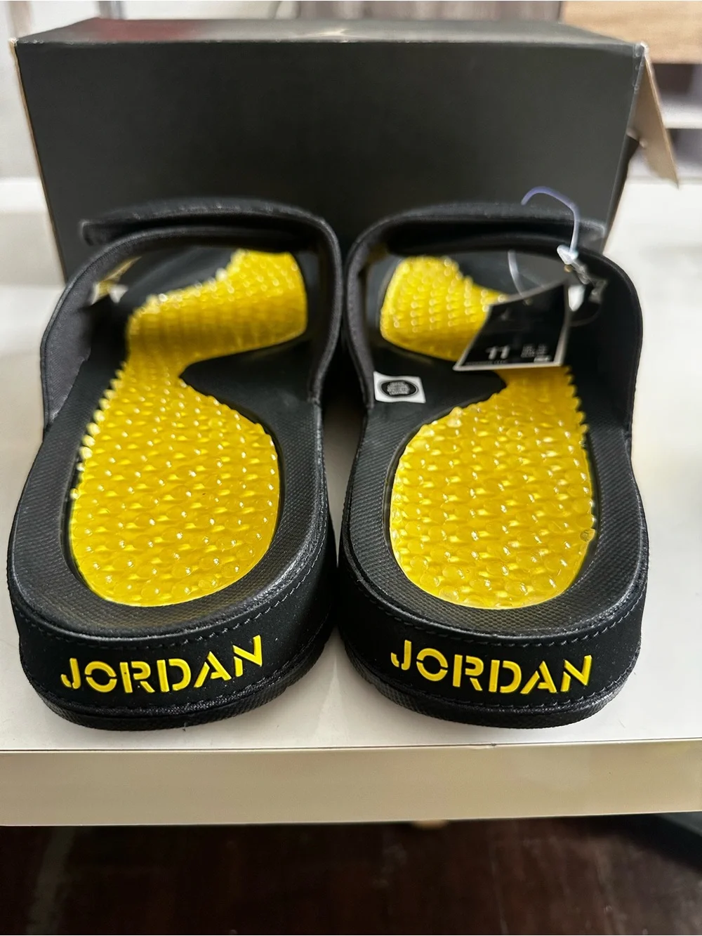 Nike Jordan Hydro IV Retro Slides Sandals tour Yellow Mens Size 11 US NEW